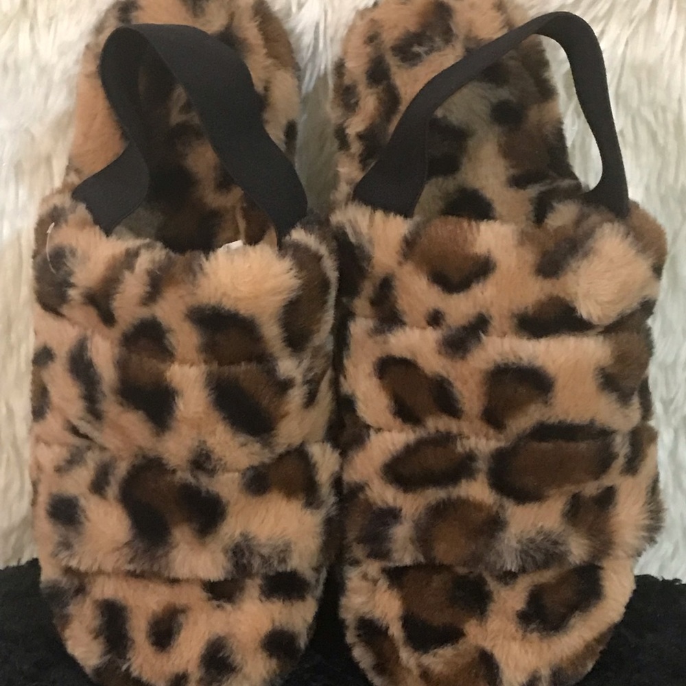 Big Furry Cheetah Slippers - Picture 1 of 6